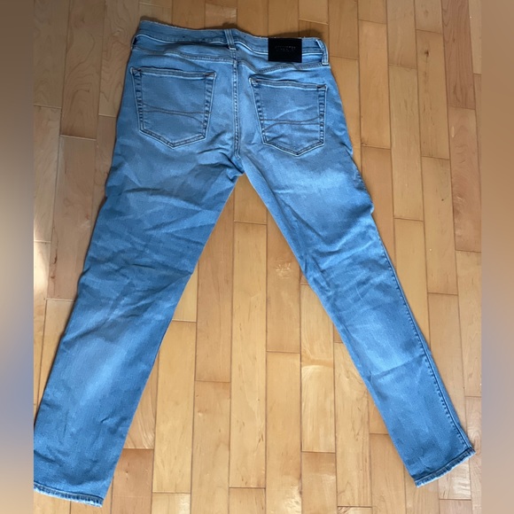 Hollister Light Wash Skinny Jeans - 32 x 30 - Picture 2 of 6